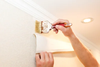 Pose de papier peint à Grasse — revêtements muraux et toiles de verre